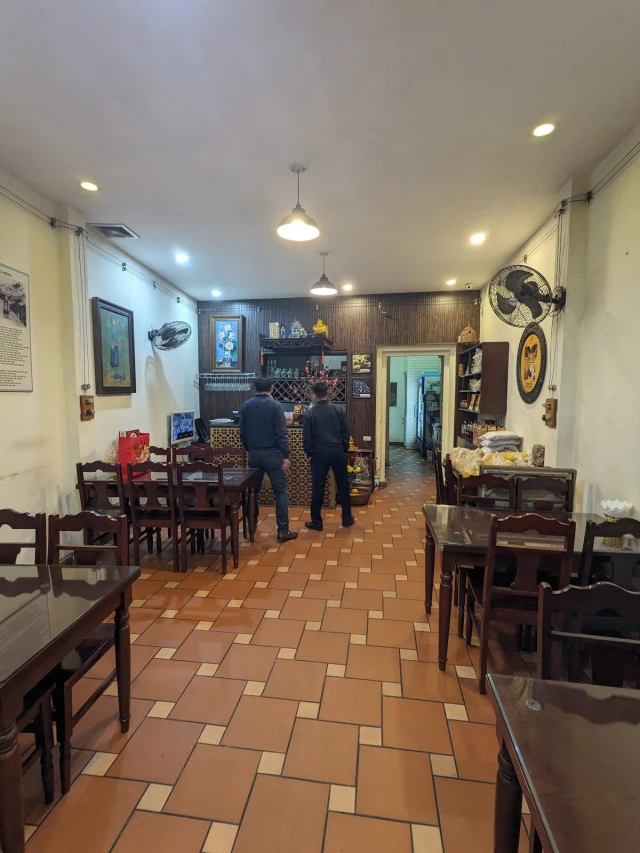 Quả Trám - Phùng Hưng - không gian 1