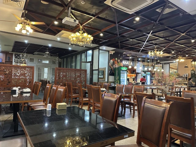 Lahata Restaurant - Dương Đình Nghệ - không gian 1