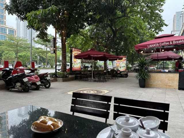Lahata Restaurant - Dương Đình Nghệ - không gian 2