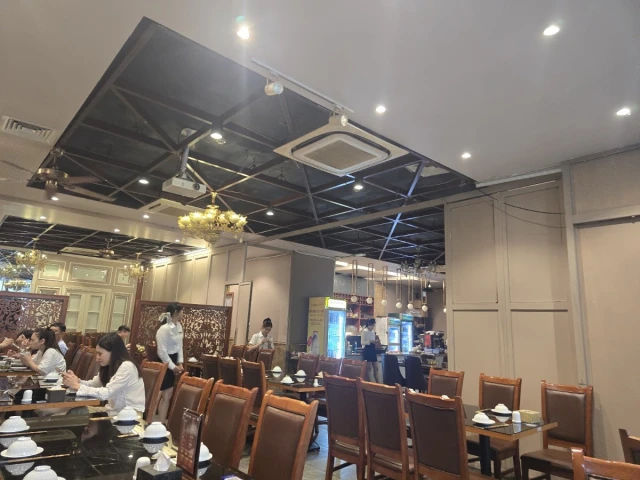 Lahata Restaurant - Dương Đình Nghệ - không gian 3