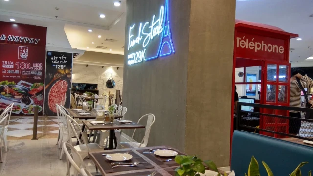 Le Monde Steak - Times City - không gian 6