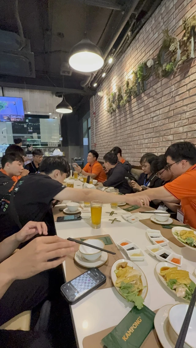 Kampong Chicken House - Cơm Gà Hải Nam - Nguyễn Hoàng