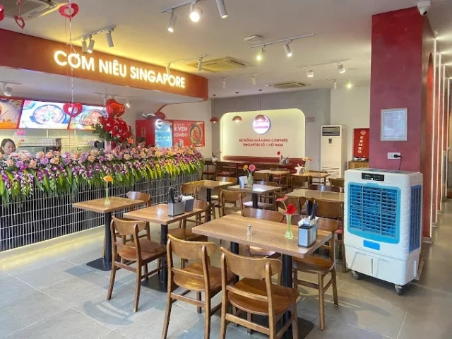 Kombo - Cơm niêu Singapore - Nguyễn Cơ Thạch - không gian 1