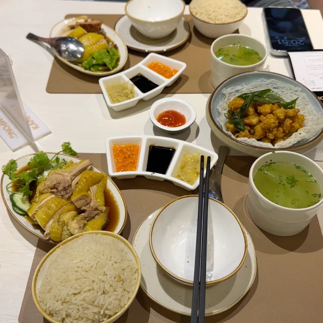 Kampong Chicken House - Cơm gà Hải Nam - Hoàng Đạo Thúy