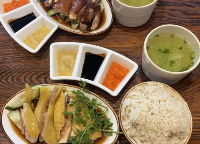 Kampong Chicken House - Cơm gà Hải Nam - Hoàng Đạo Thúy