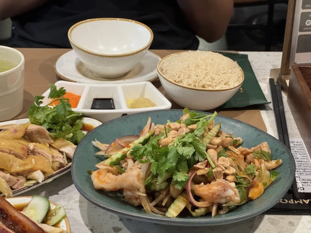 Kampong Chicken House - Cơm gà Hải Nam - Đào Tấn