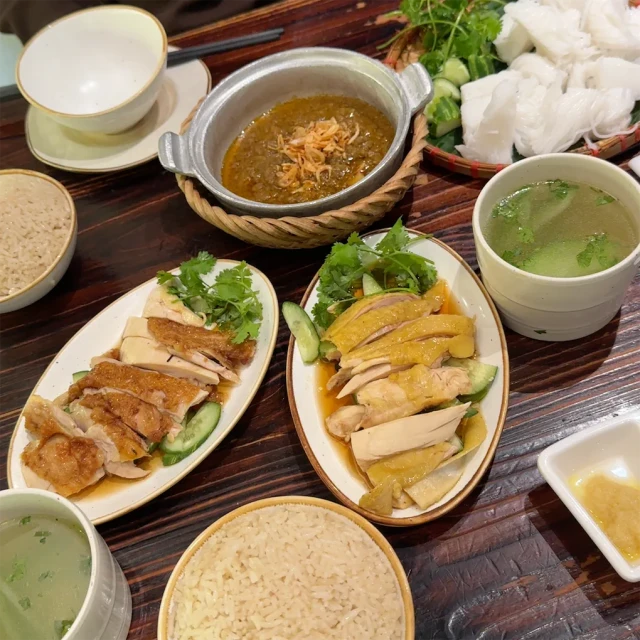 Kampong Chicken House - Cơm gà Hải Nam - Đào Tấn - không gian 5