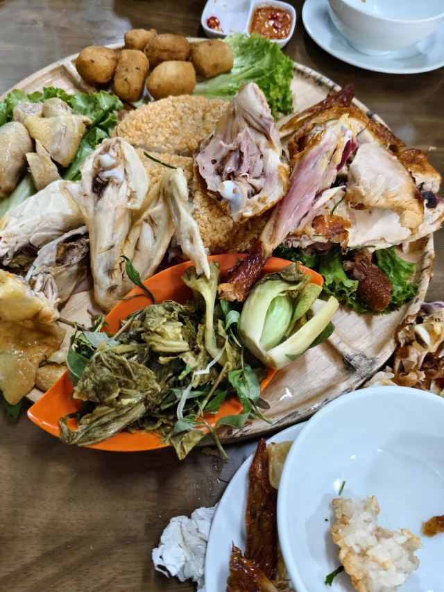 Vương Quốc Gà - KĐT Xa La