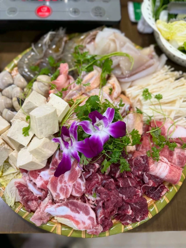 Vương Quốc Gà - KĐT Xa La