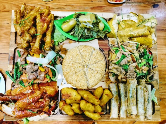 Vương Quốc Gà - KĐT Xa La