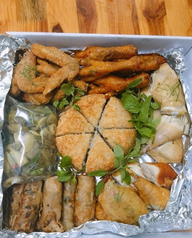 Vương Quốc Gà - KĐT Xa La