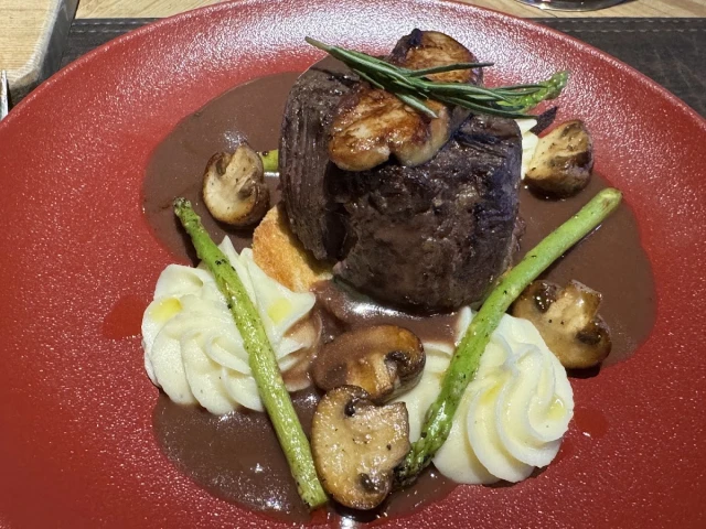 EMM’s French Bistro - Đỗ Quang