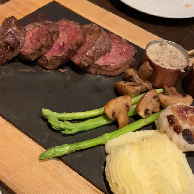 EMM’s French Bistro - Đỗ Quang