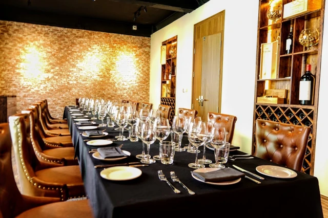 EMM’s French Bistro - Đỗ Quang - không gian 3