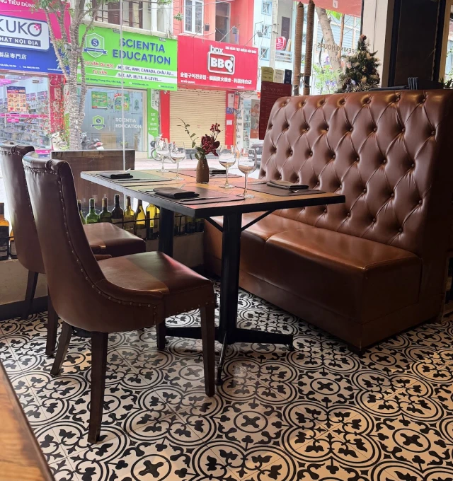 EMM’s French Bistro - Đỗ Quang - không gian 5
