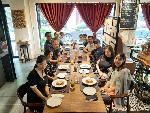 EMM’s French Bistro - Đỗ Quang - không gian 6