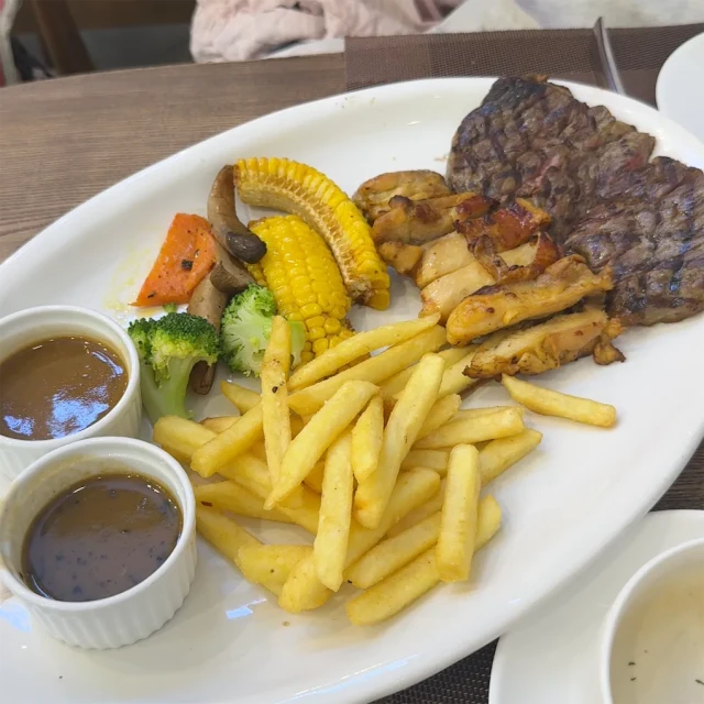 Le Monde Steak - Vincom Bà Triệu