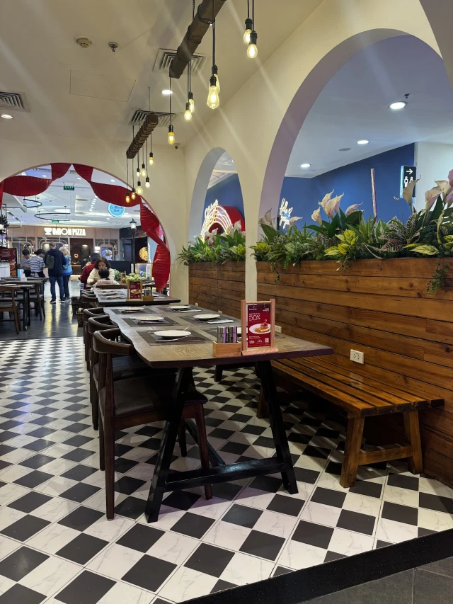 Le Monde Steak - Vincom Bà Triệu - không gian 1