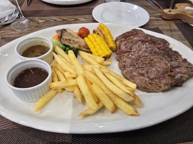 Le Monde Steak - Vincom Bà Triệu