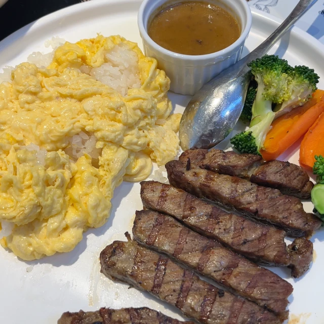 Le Monde Steak - Vincom Trần Duy Hưng