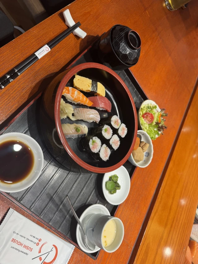Sushi House - Vạn Phúc