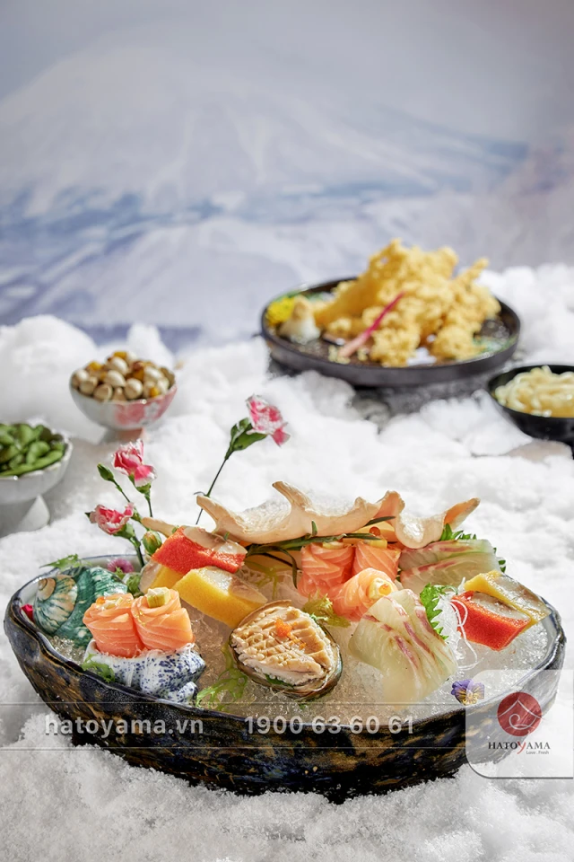 Hatoyama - Ngoại Giao Đoàn