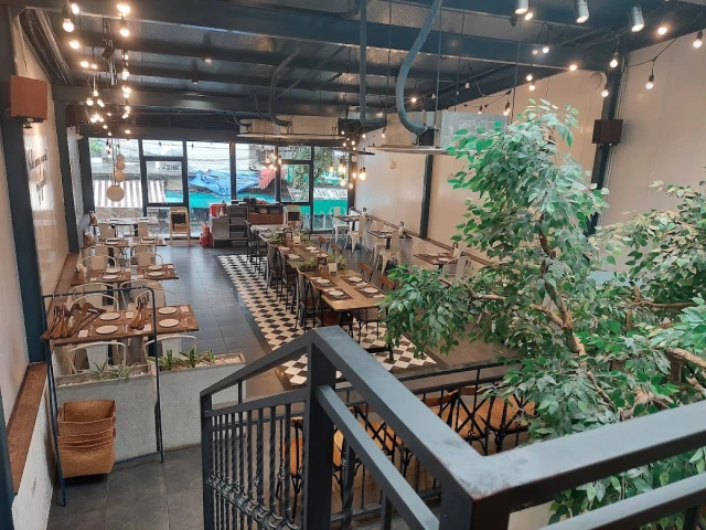 Le Monde Steak - Tô Hiệu - không gian 1