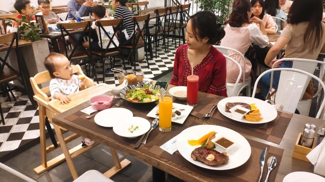 Le Monde Steak - Tô Hiệu - không gian 2