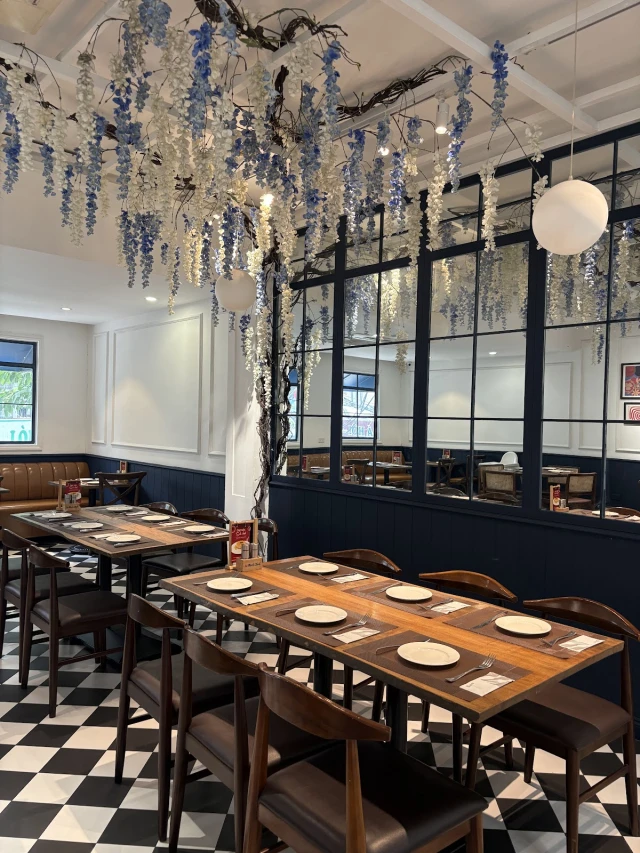 Le Monde Steak - Tô Hiệu - không gian 4