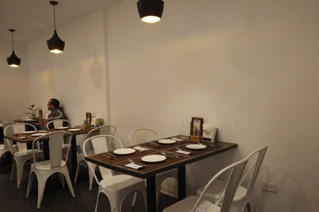 Le Monde Steak - Tô Hiệu - không gian 5