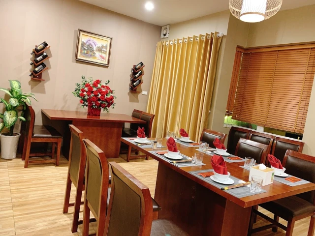 Vượng Quán - Nguyễn Như Uyên - không gian 1