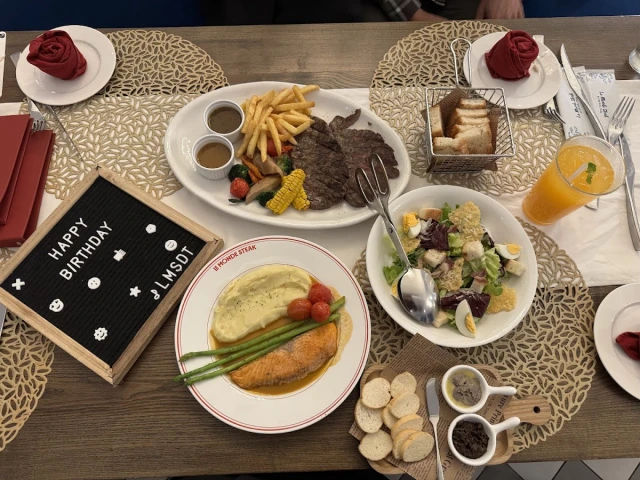 Le Monde Steak - Đào Tấn