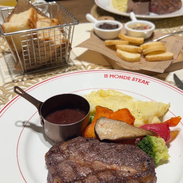 Le Monde Steak - Đào Tấn