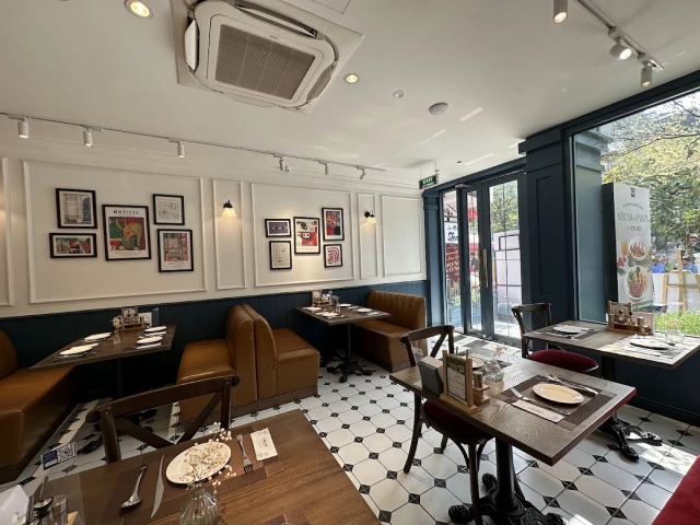 Le Monde Steak - Đào Tấn - không gian 2
