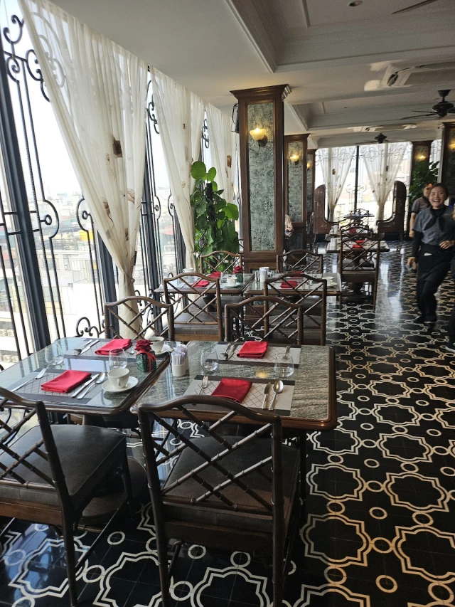 The Gourmet Corner - Tạ Hiện - không gian 3