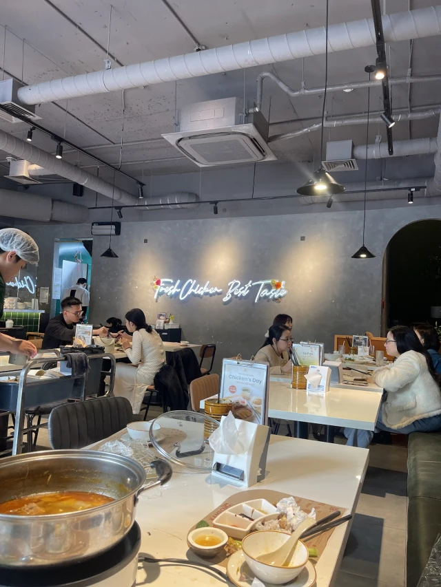 Kampong Chicken House – Cơm Gà Hải Nam - Trần Thái Tông - không gian 3