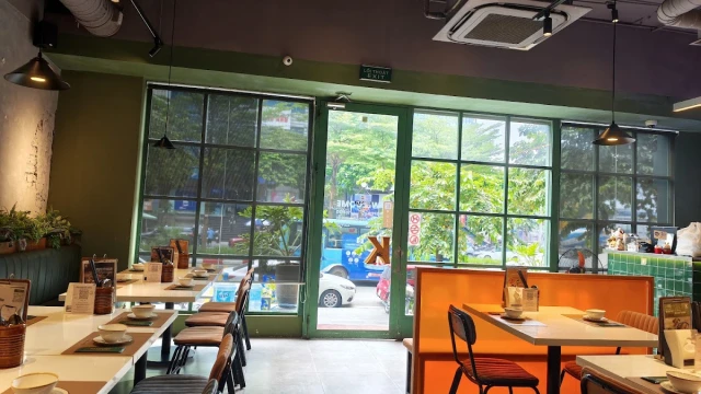 Kampong Chicken House – Cơm Gà Hải Nam - Trần Thái Tông - không gian 5