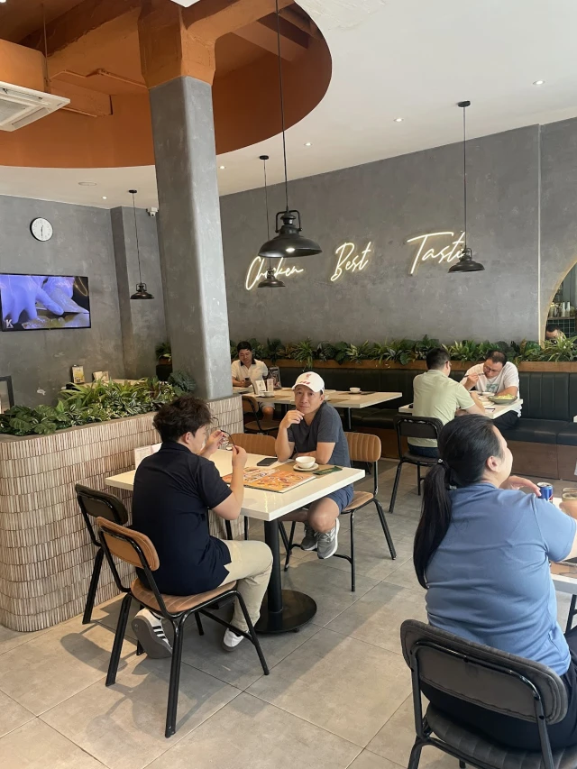 Kampong Chicken House - Nguyễn Văn Lộc - không gian 5