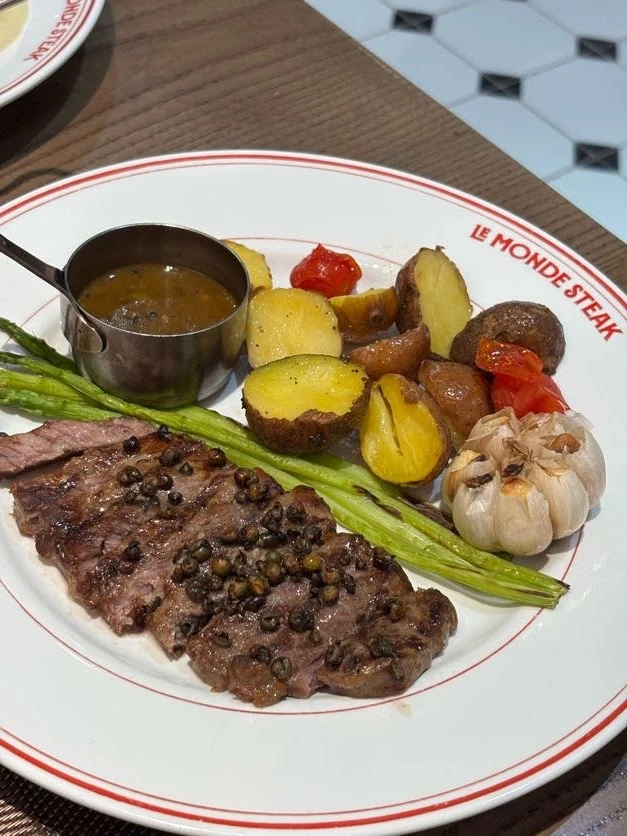 Le Monde Steak - Nguyễn Văn Lộc