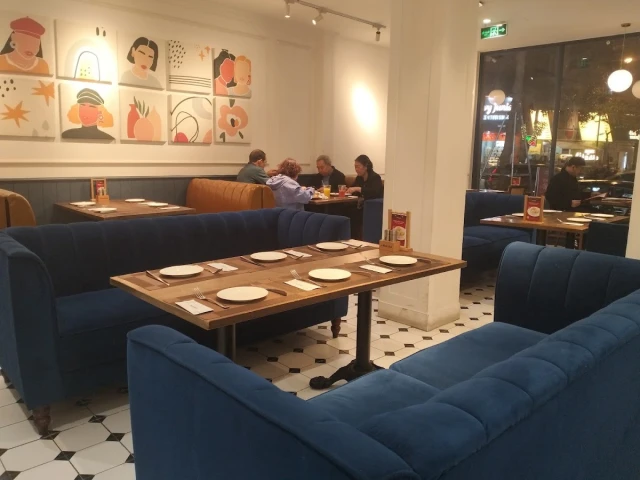 Le Monde Steak - Nguyễn Văn Lộc - không gian 3