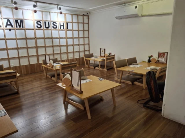 Trạm Sushi - Trấn Vũ - không gian 3
