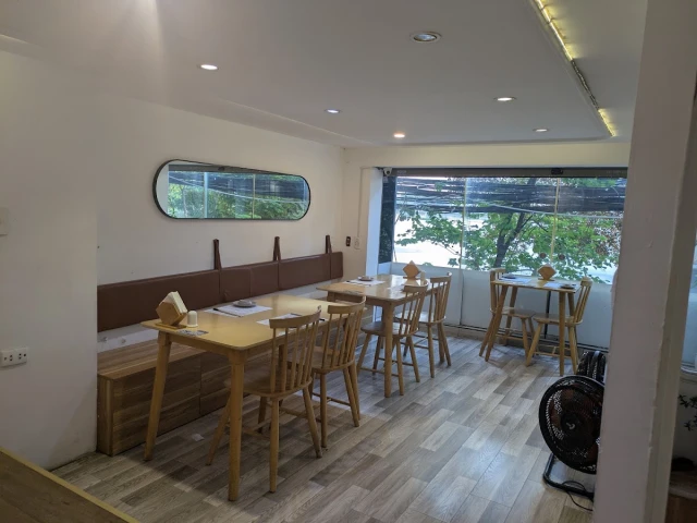Trạm Sushi - Trấn Vũ - không gian 6