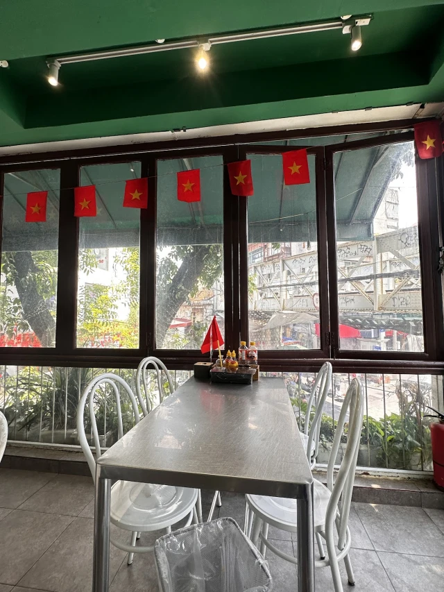 Bít Tết Ngọc Hiếu - Hàng Cót - không gian 4