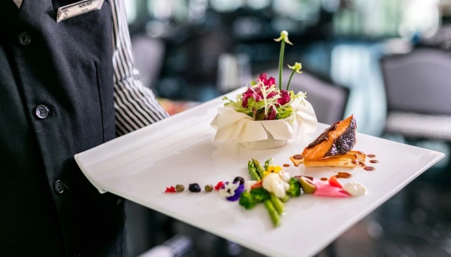 The Symphony Restaurant - Cầu Gỗ