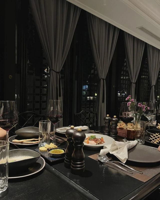 The Symphony Restaurant - Cầu Gỗ