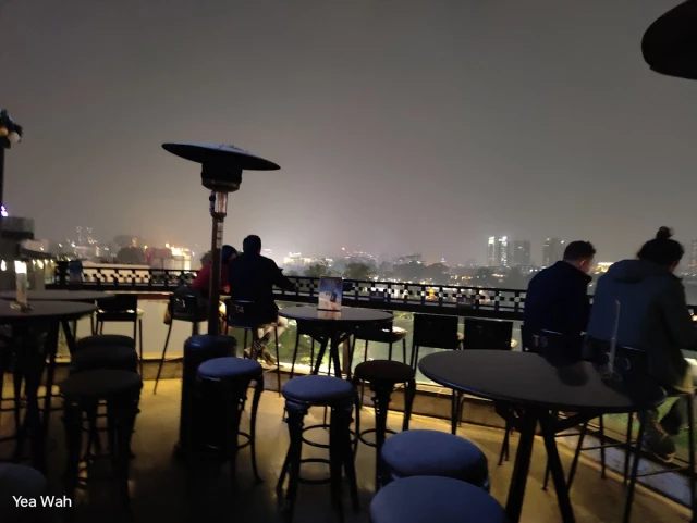 Terraco Sky Bar - Hàng Dầu - không gian 2