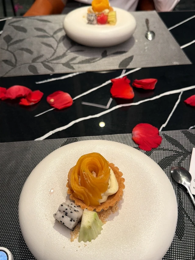 Comet Restaurant - Hàng Bè