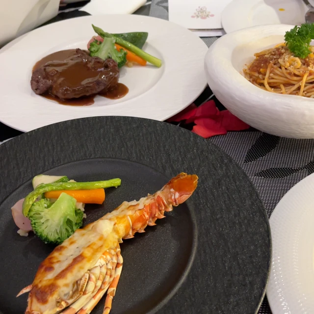 Comet Restaurant - Hàng Bè