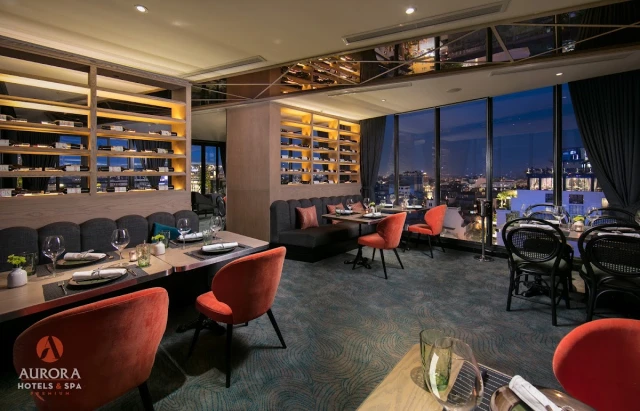 Comet Restaurant - Hàng Bè - không gian 1