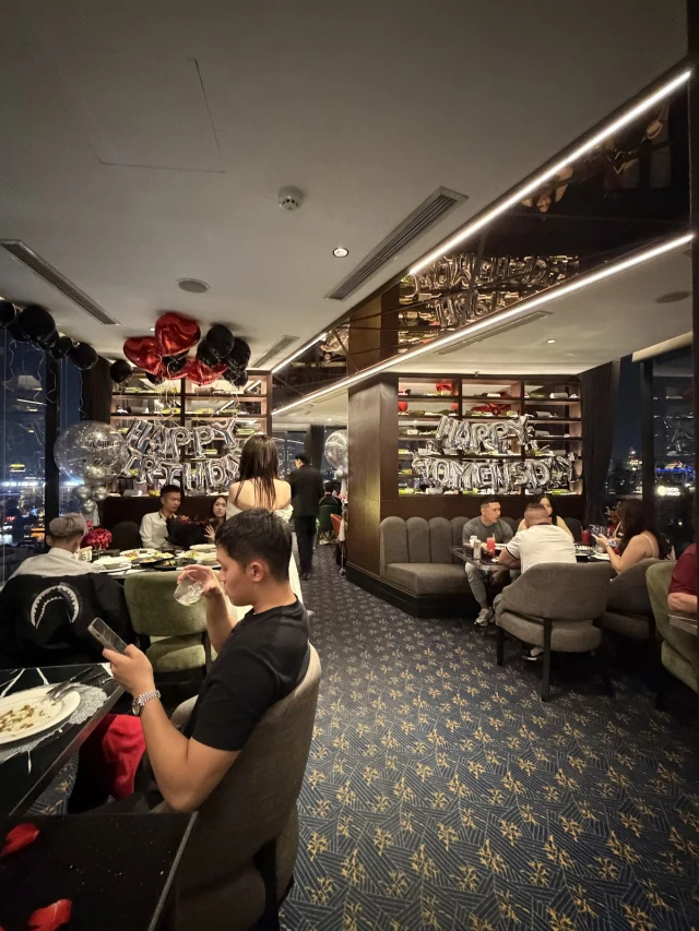 Comet Restaurant - Hàng Bè - không gian 2